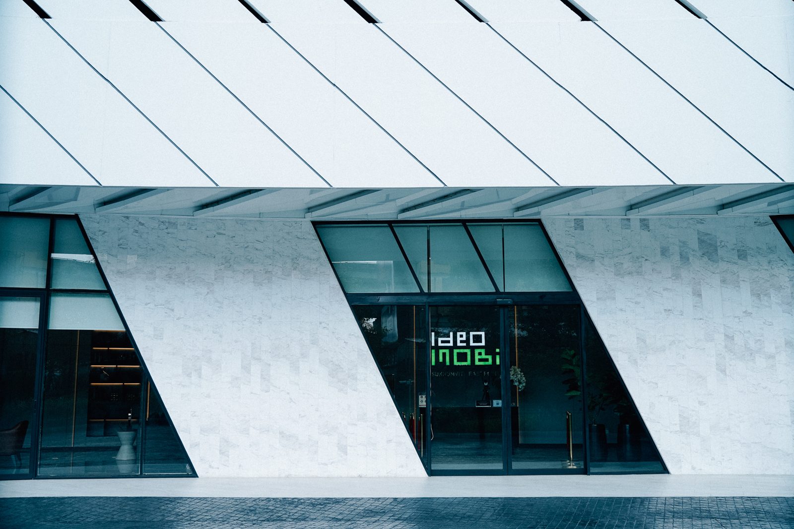 Ideo Mobi Sukhumvit Eastpoint building exterior view 7
