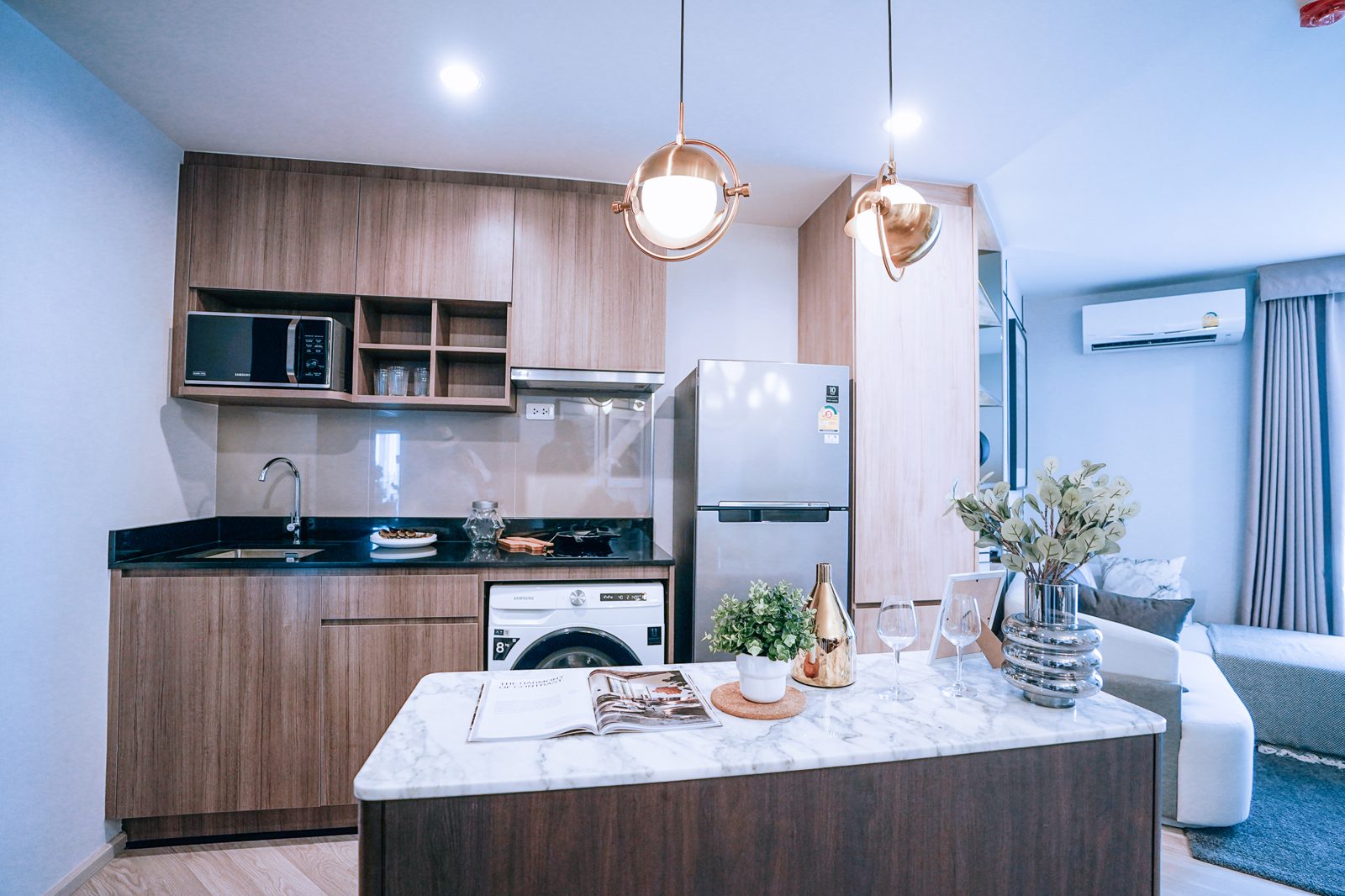 Ideo Mobi Sukhumvit Eastpoint show unit interior 1