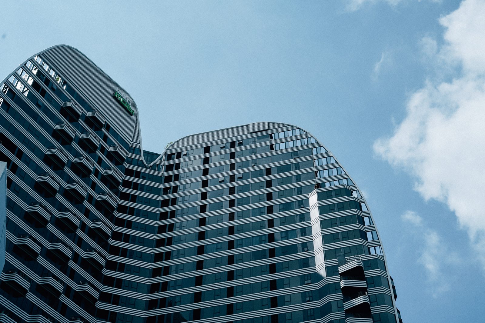 Ideo Mobi Sukhumvit Eastpoint building exterior view 2