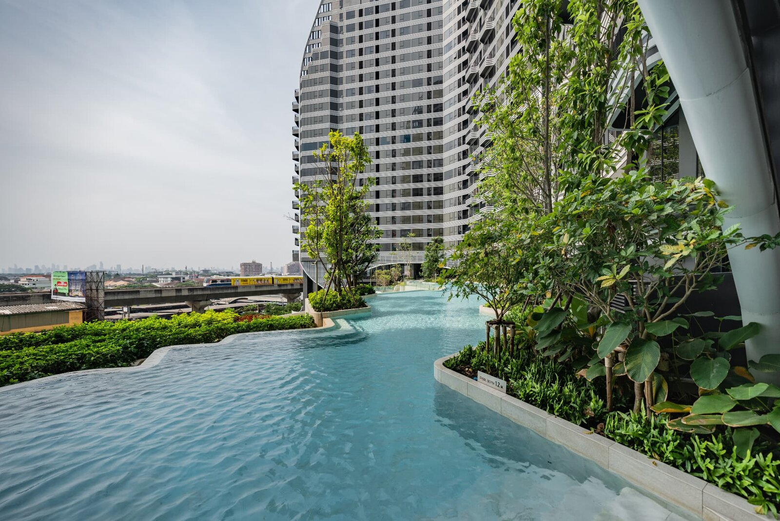 Ideo Mobi Sukhumvit Eastpoint — 250 m from BTS Bangna, near Suvarnabhumi Airport