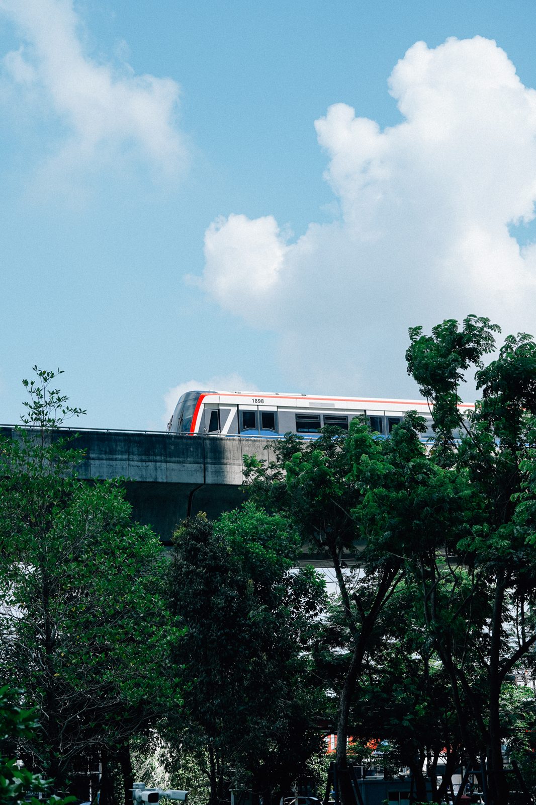 Ideo Mobi Sukhumvit Eastpoint building exterior view 8